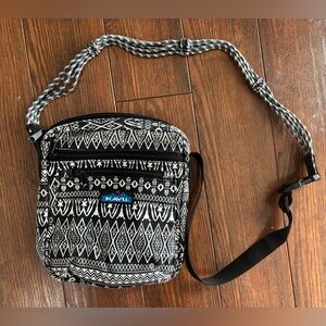 Kavu Black and White Geometric Crossbody Bag (Like new)